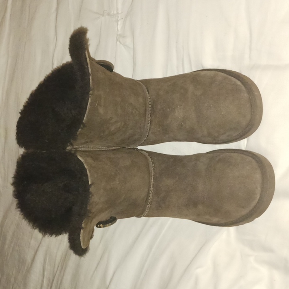 CHOCOLATE UGGS